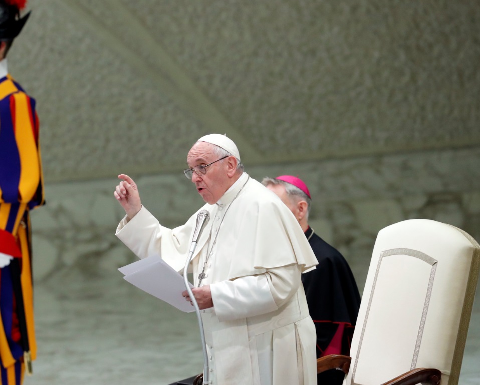 Foto: El Papa Francisco habla durante una audiencia con estudiantes de la escuela secundaria Rome Visconti en el Vaticano, abril 13 de 2019 (Reuters)