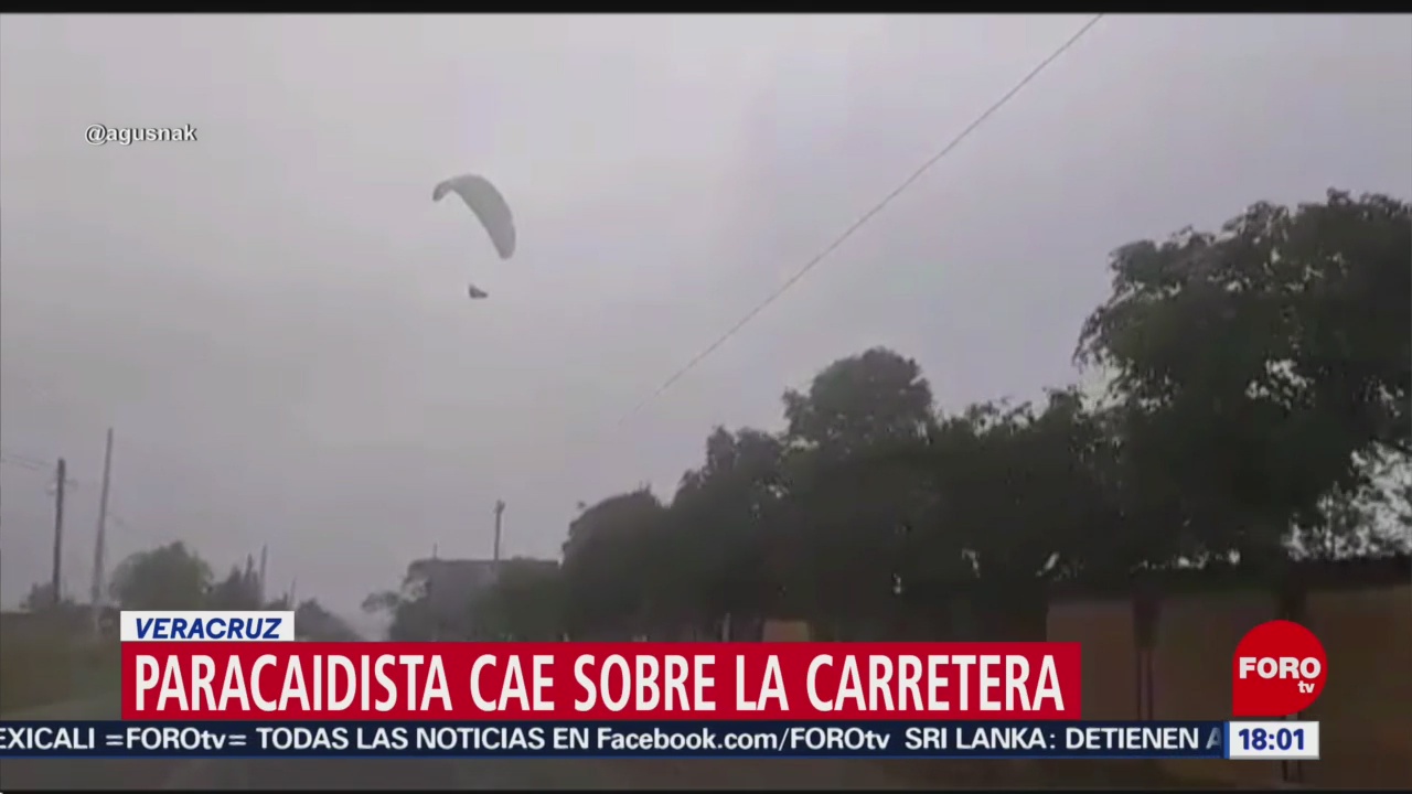 Foto: Paracaidista cae sobre carretera en Veracruz