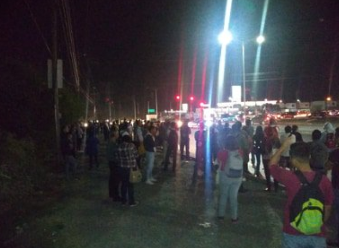 FOTO Paro de transporte en Nuevo León afecta regreso a clases (Twitter @marychuyglez 29 abril 2019)