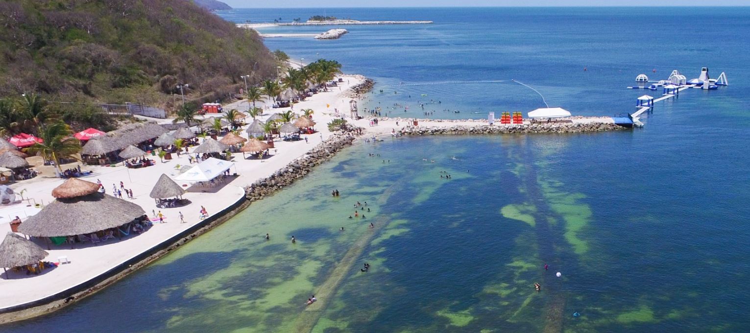 Turistas disfrutan de playas de Campeche en Semana Santa