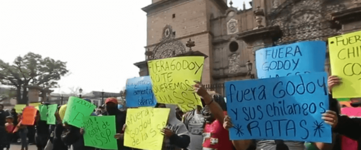 OTO Policías de Michoacán protestan por mejores condiciones laborales (Noticieros Televisa 29 abril 2019)
