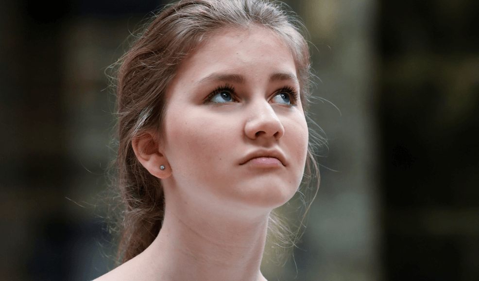 FOTO Princesa de Bélgica renuncia a 2500 euros diarios, prefiere estudiar (AP 24 junio 2018)