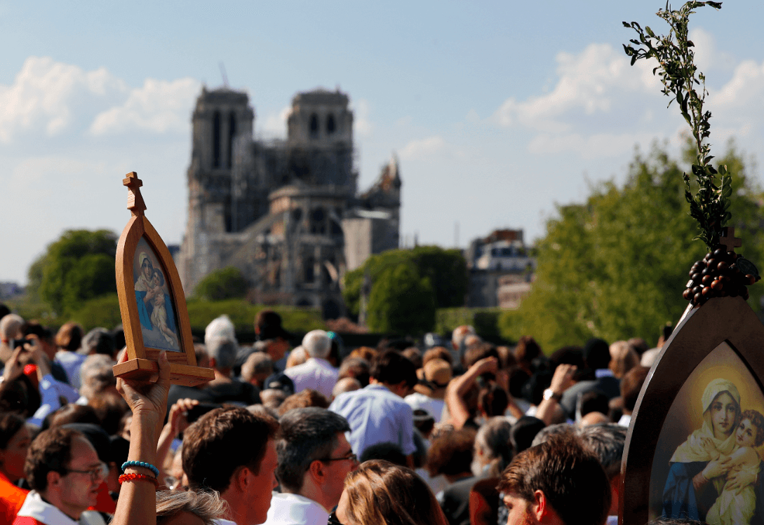 Foto: Procesión de Viernes Santo en París, 19 de abril de 2019, Francia