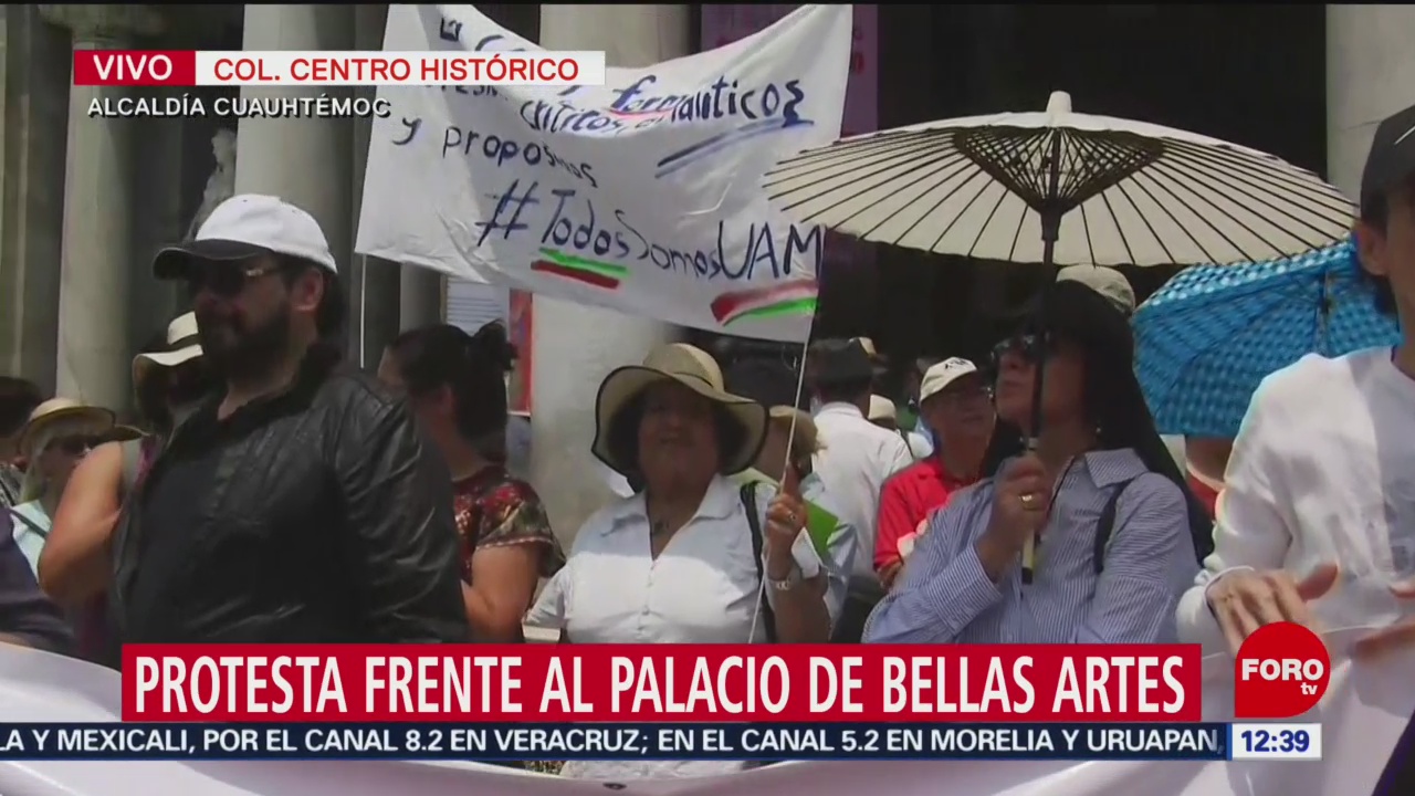 Protestan maestros y estudiantes de UAM frente a Bellas Artes
