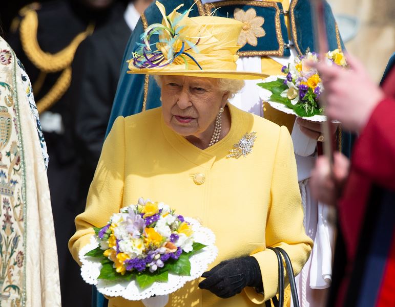 Foto: La reina Isabel II de Inglaterra asiste a las celebraciones de Jueves Santo en la Capilla de San Jorge, en el castillo de Windsor en Reino Unido, 21 abril 2019