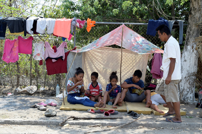 Migrantes permanecen varados en Mapastepec, Chiapas