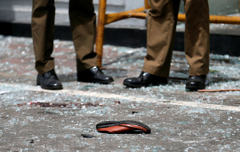 Suman 138 muertos en explosiones simultáneas en Sri Lanka