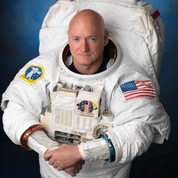 Scott Kelly, el gemelo astronauta que viajó a la Estación Espacial Internacional durante un año, en una foto antes de su partida (NASA)