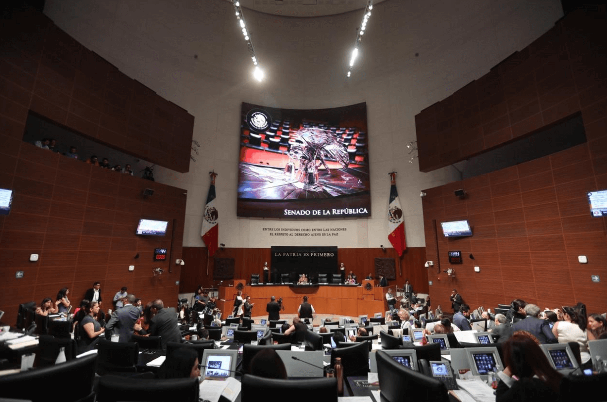 Senadores debaten en tribuna por masacre en Minatitlán