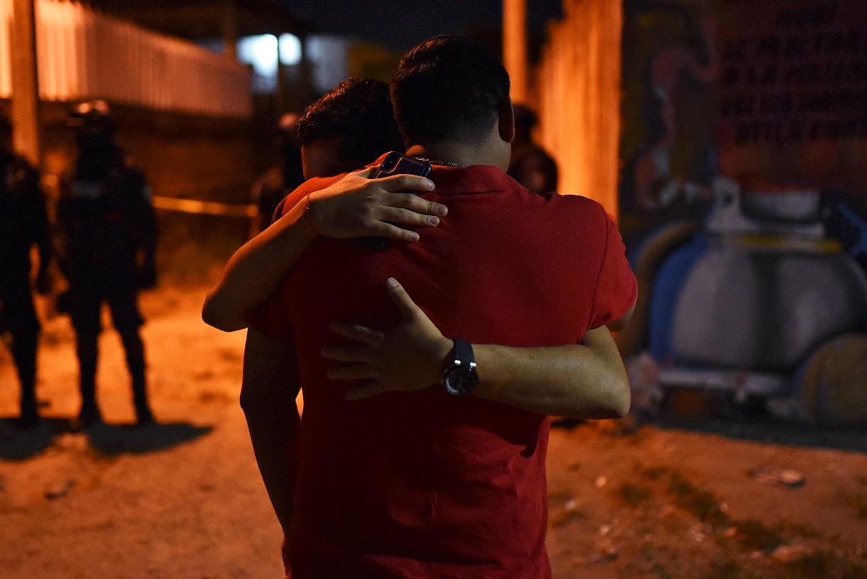 Foto: Sobrevivientes a un ataque en una fiesta en Minatitlán, Veracruz, abril 20 de 2019 (Reuters)