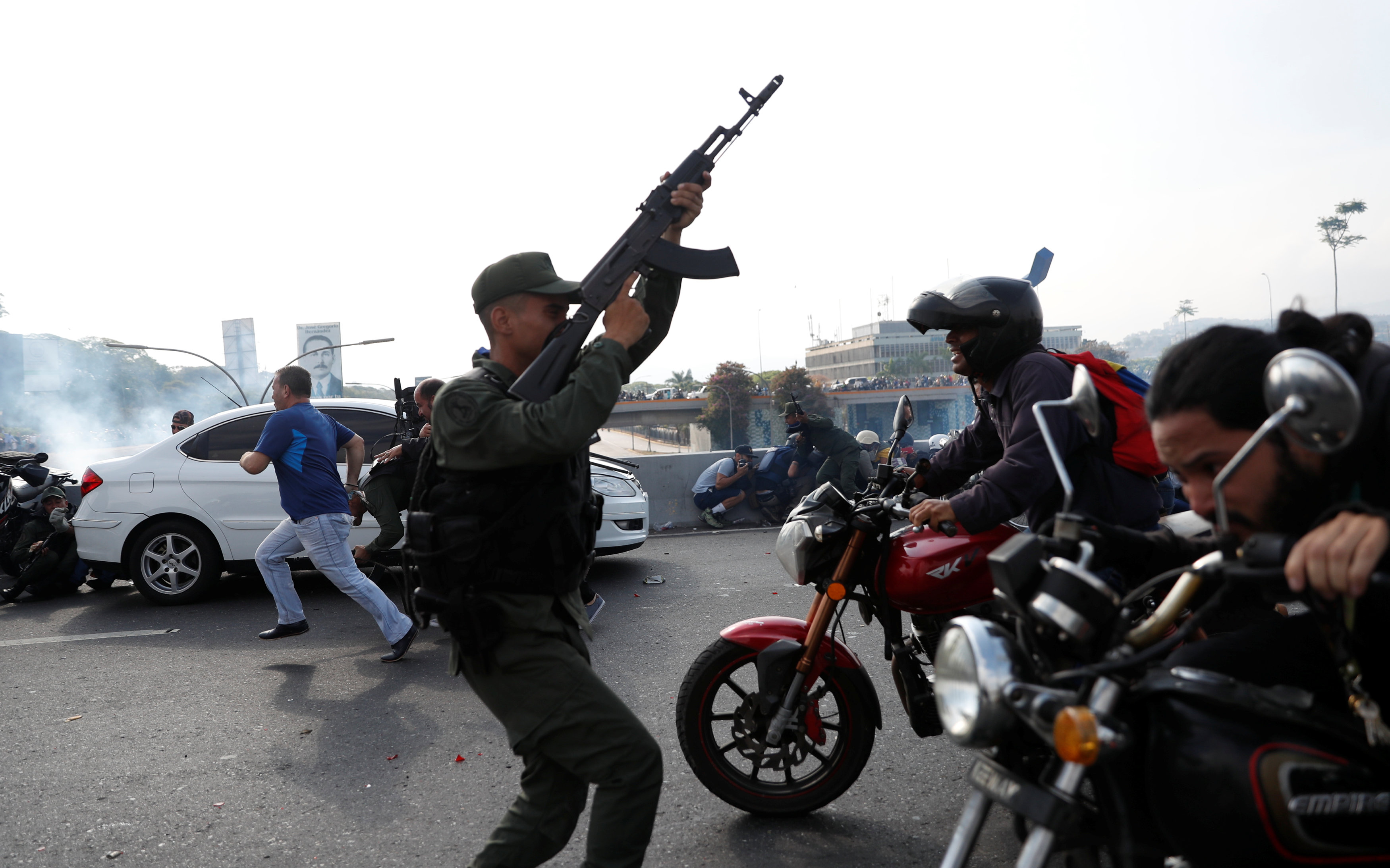 Fotos: Así ocurre el levantamiento militar en Venezuela