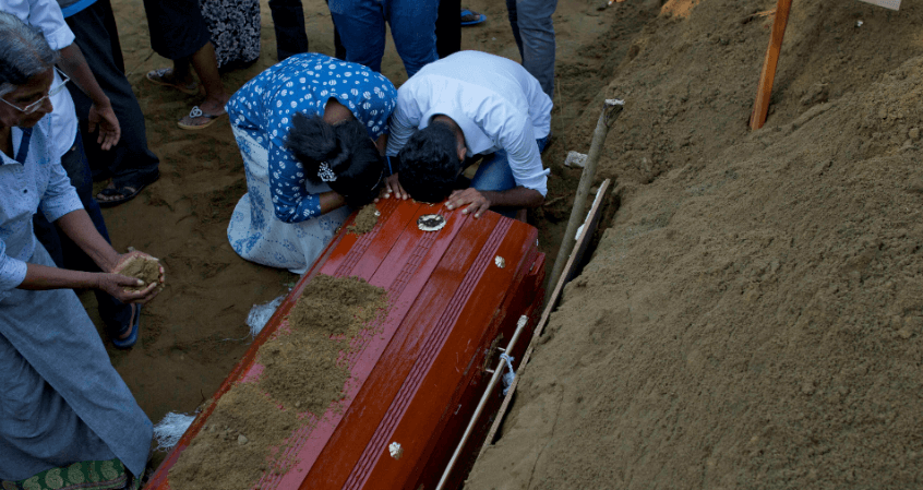 FOTO Sri Lanka rebaja a 253 cifra de muertos por atentados (AP 2019)