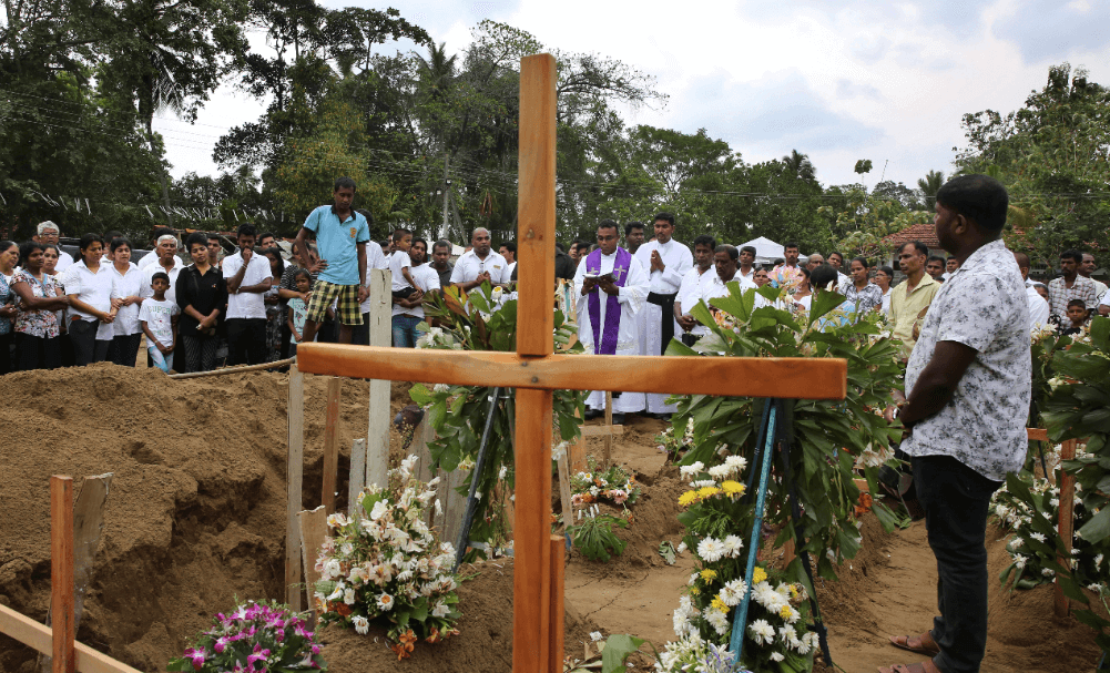 FOTO Sri Lanka rebaja a 253 cifra de muertos por atentados (AP)