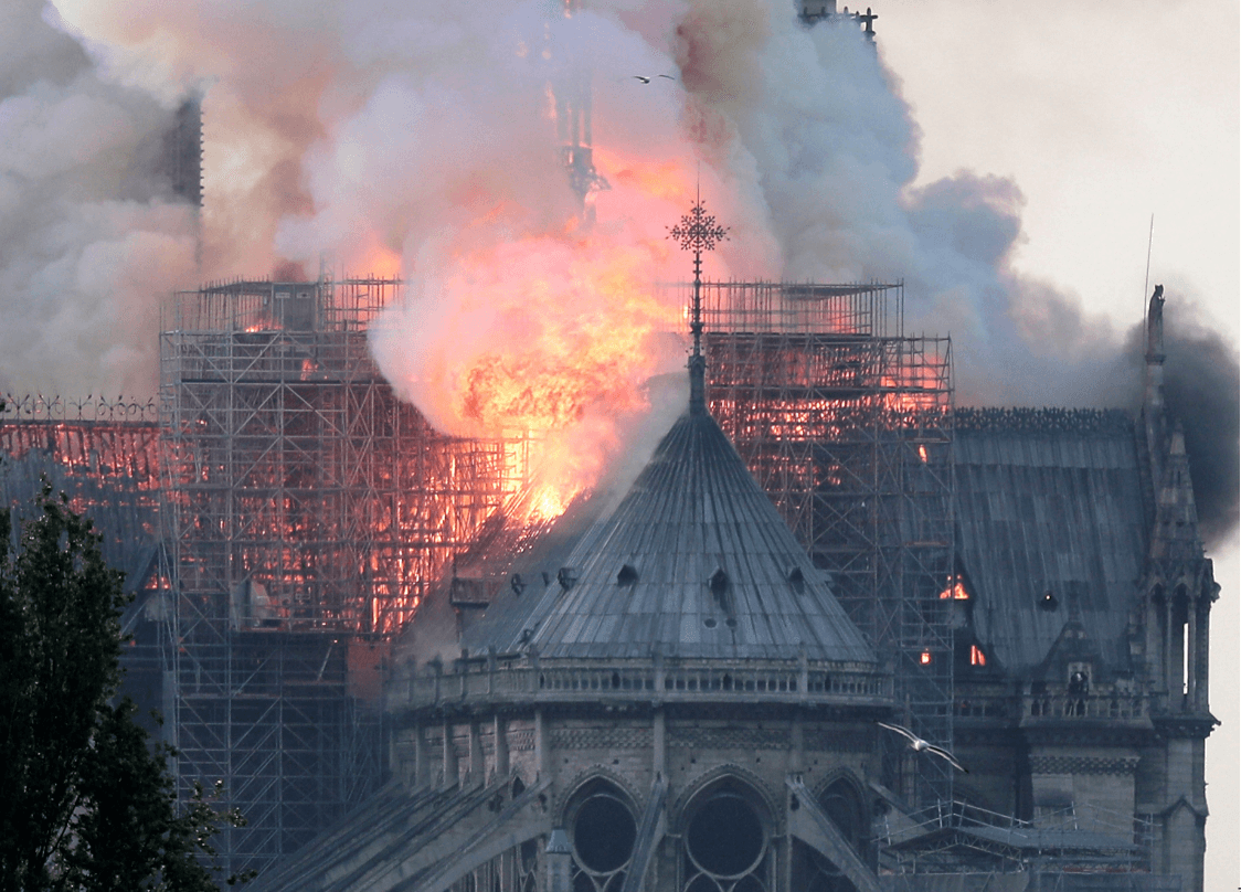 México lamenta incendio en catedral de Notre Dame, ofrece apoyar su reconstrucción