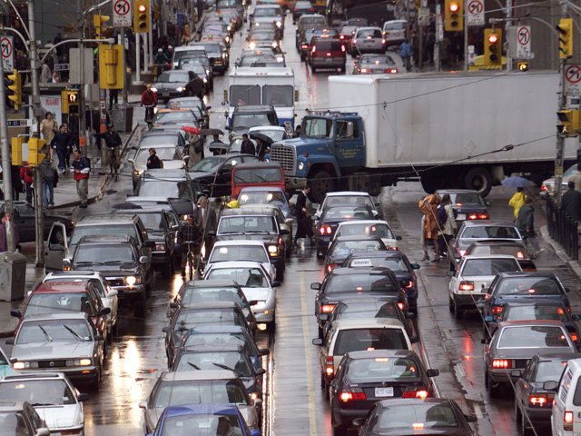 Tránsito vehicular en Toronto, Canadá (Reuters)