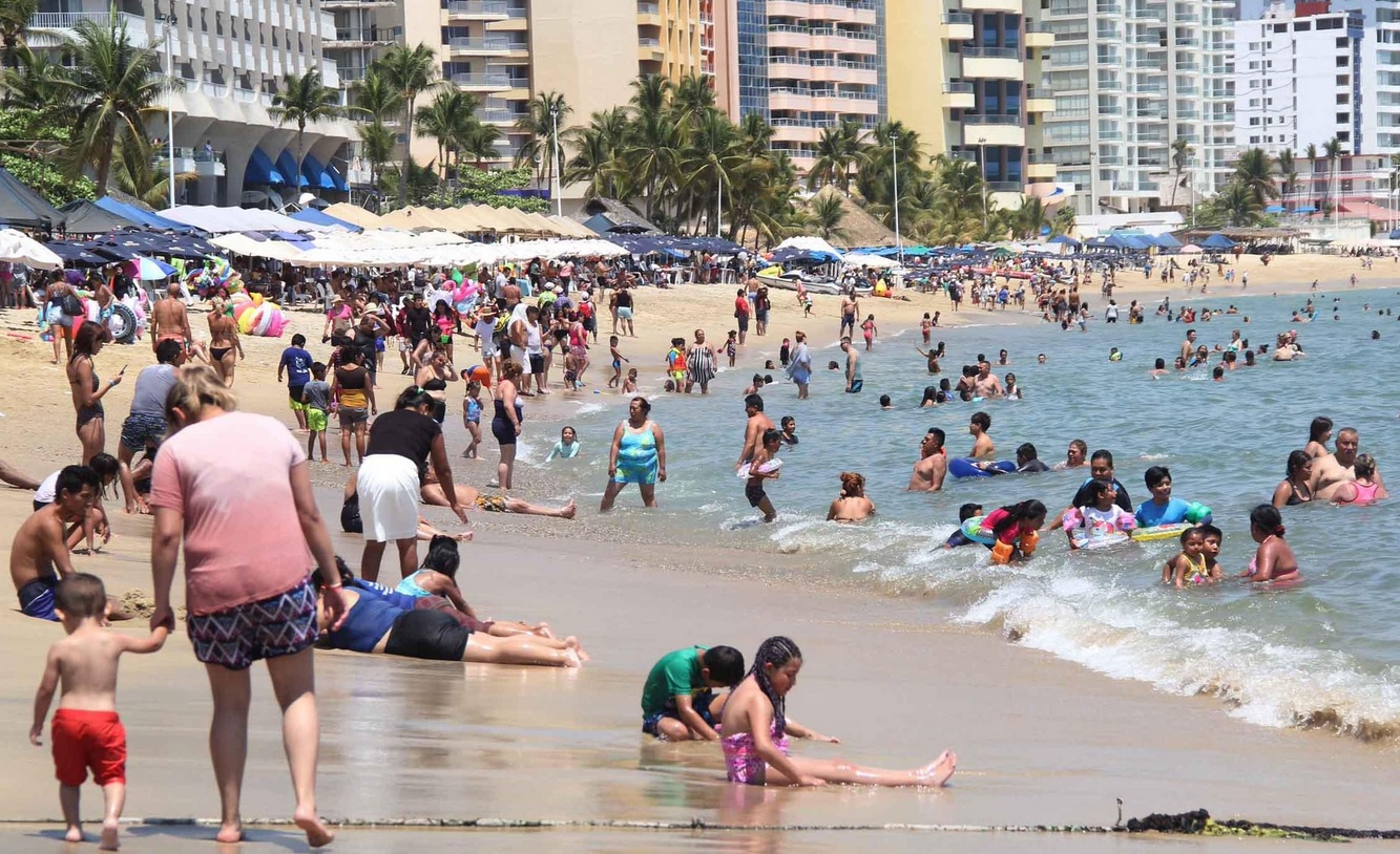 Prevén intenso calor para los próximos días en el puerto de Acapulco