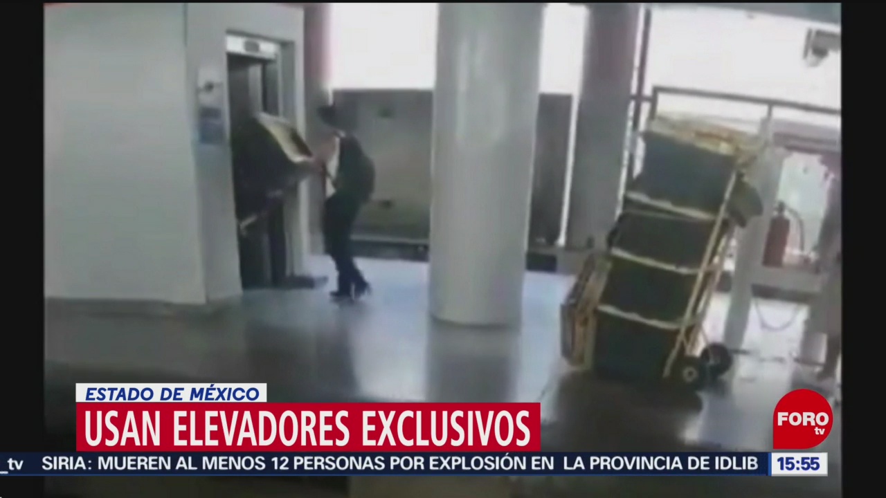 Foto: Vagoneros usan elevador reservado para llevar mercancías al Metro