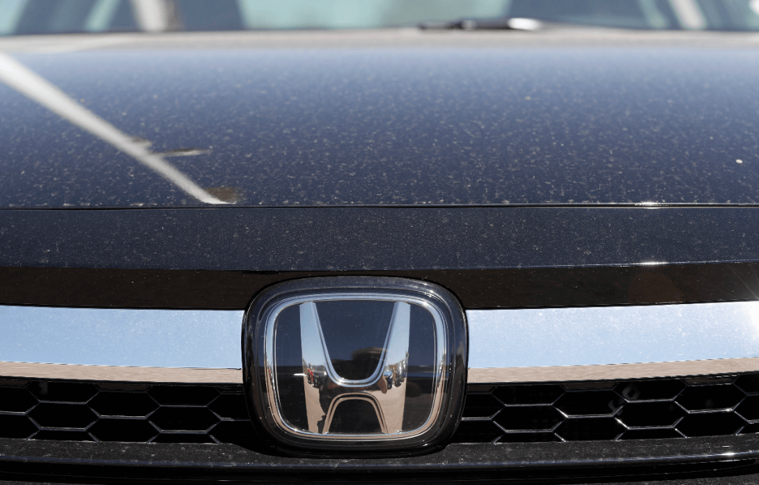 Foto: Vista de frente de un carro Honda