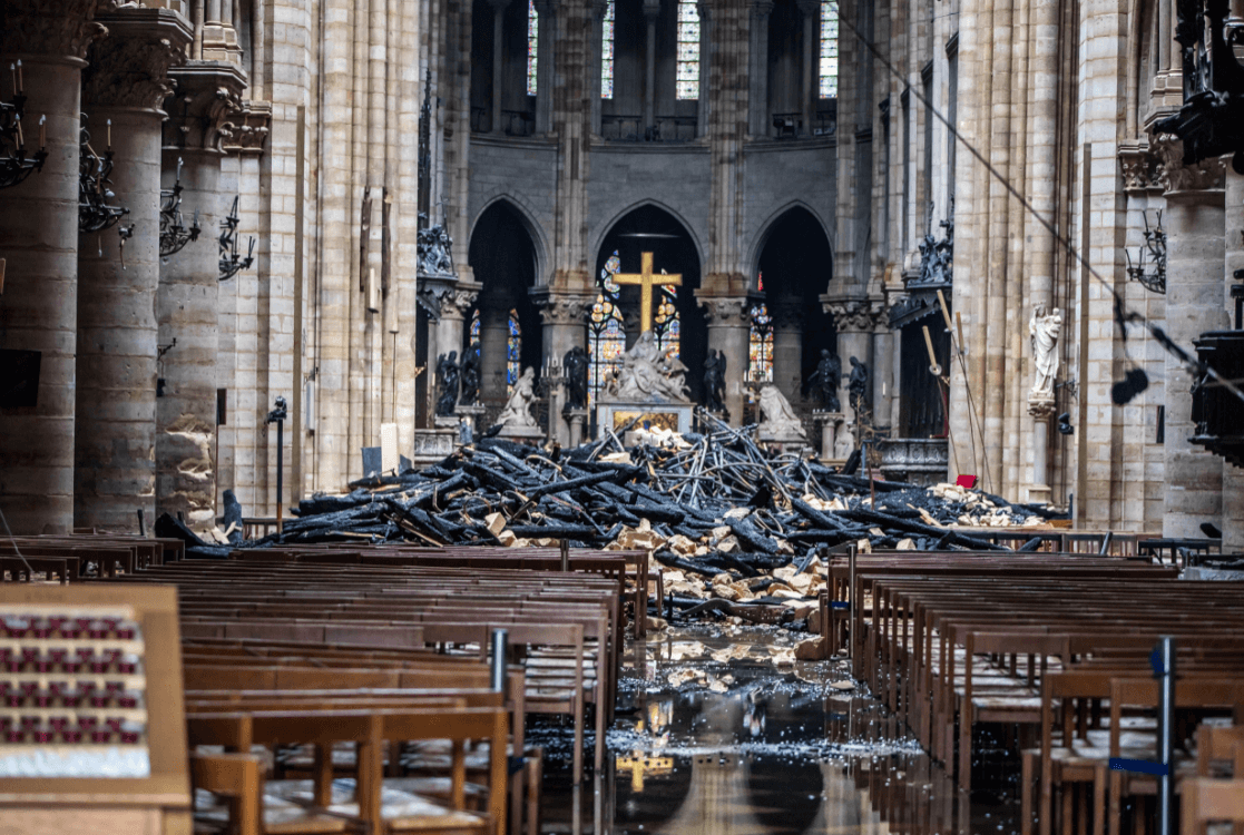 Foto: Vista del interior de la catedral de Notre Dame luego del incendio,16 de abril de 2019, Francia