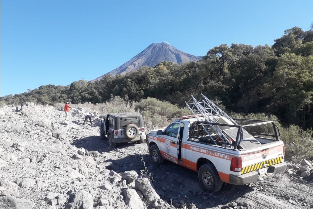 Instalan estación de GPS en barranca cercana al Volcán de Fuego de Colima