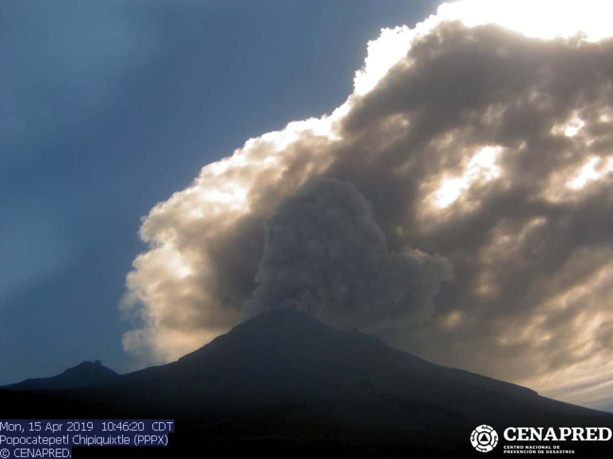 Foto Volcán Popocatépetl emite fumarola con alto contenido de ceniza 15 abril 2019
