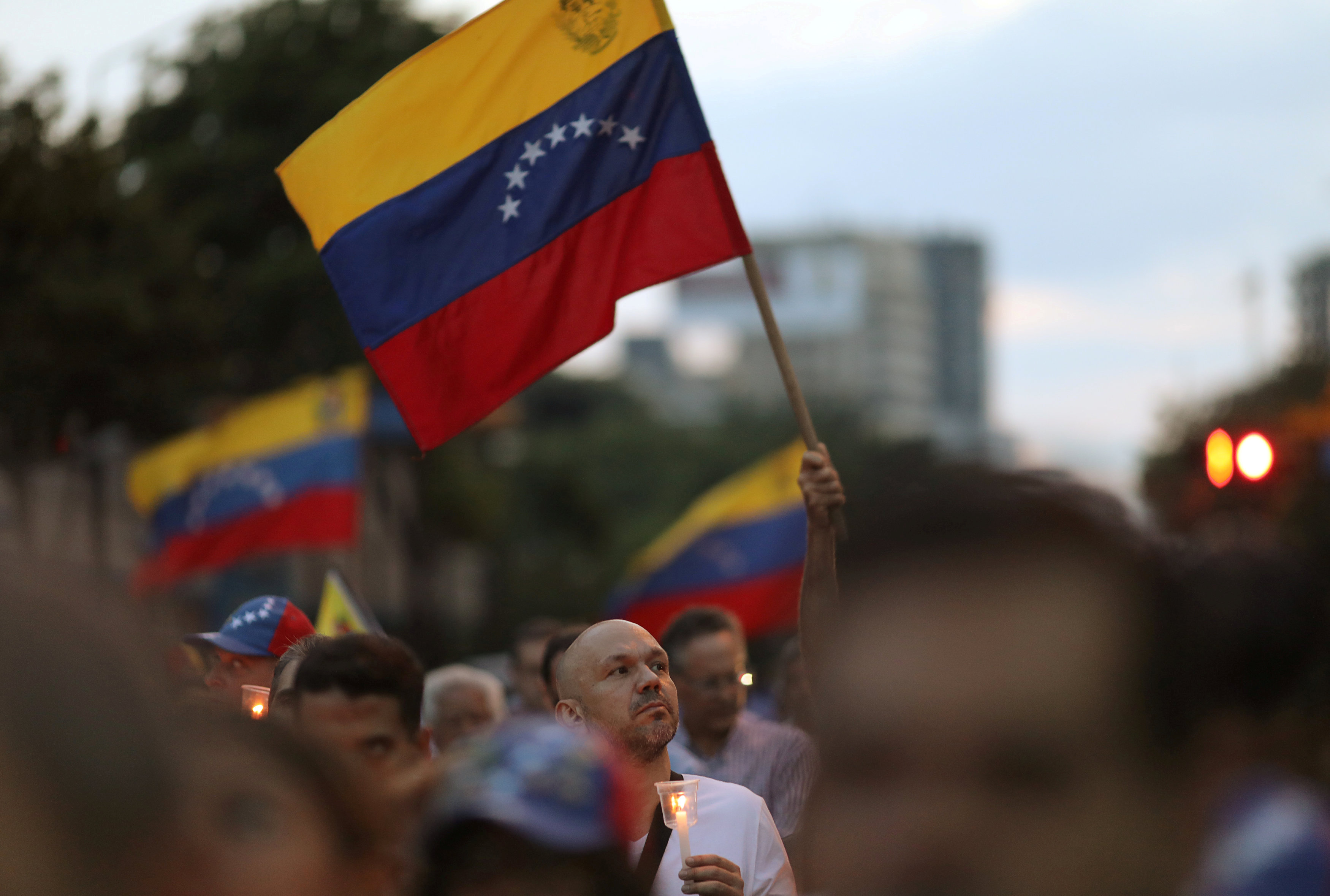 ‘Es hora de levantarnos’, pide general venezolano a militares en un video