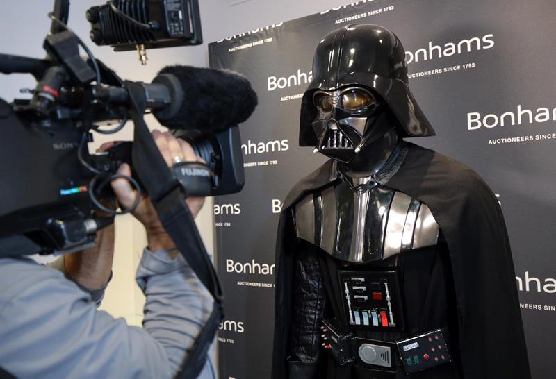 Subastarán traje de Darth Vader en Los Ángeles