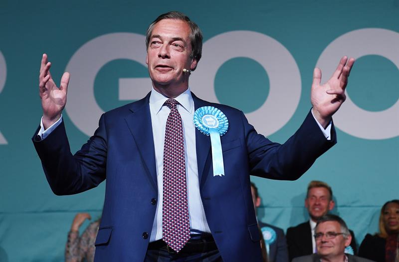 Foto: El Partido del Brexit del eurófobo Nigel Farage obtiene una victoria en las elecciones europeas, el 21 de mayo de 2019 (EFE)