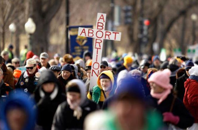 Senado de Missouri prohíbe el aborto a partir de 8 semanas