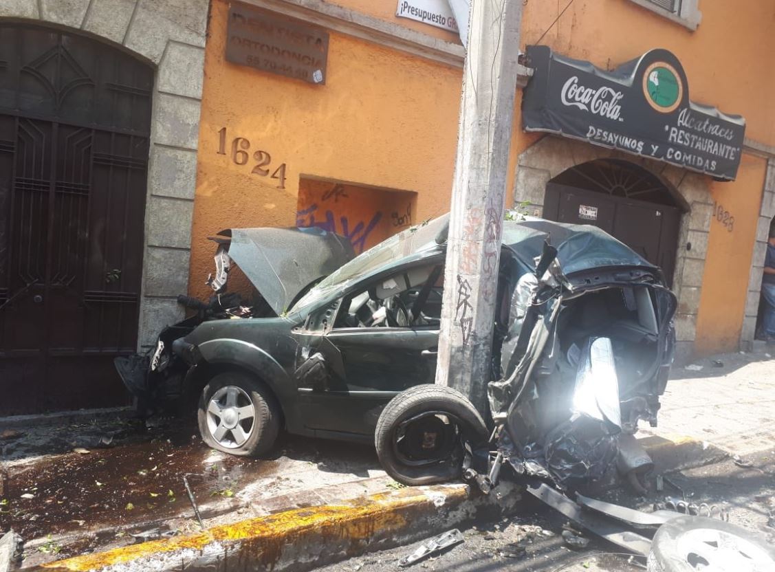 Foto: Tráiler se queda sin frenos e impacta varios vehículos en la avenida Vasco de Quiroga, CDMX, 26 mayo 2019