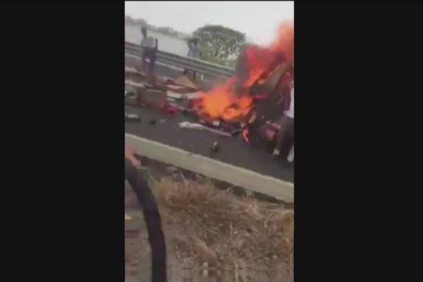 Foto: Rescatan a conductor de un tráiler, que permanecía inconsciente mientras su vehículo se incendiaba, 18 mayo 2019
