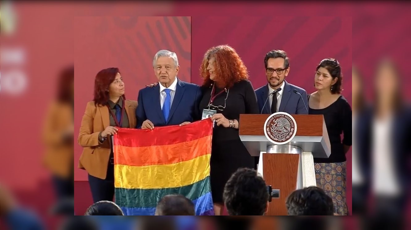 Foto: AMLO decreta el Día Nacional de la Lucha contra la Homofobia, Lesbofobia, Transfobia y Bifobia, 17 mayo 2019