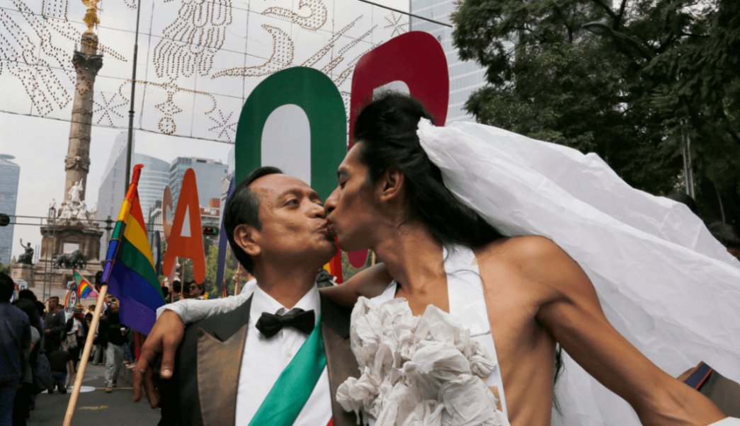 FOTO AMLO descarta ley federal para matrimonio igualitario en México (AP cdmx 2016)