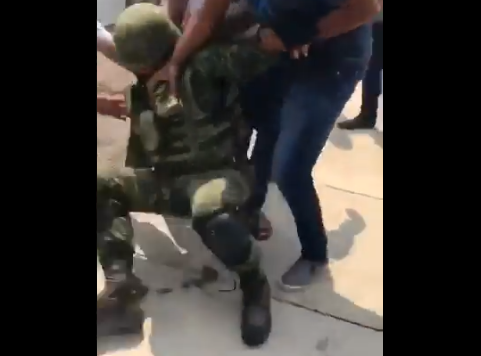 FOTO AMLO elogia respuesta de soldados desarmados en La Huacana, Michoacán (Noticieros Televisa mayo 2019)