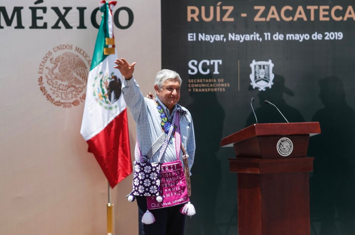 El presidente Andrés Manuel López Obrador durante la modernización de las carreteras Ruiz–Zacatecas y Tepic–Durango, desde El Nayar, Nayarit (Imagen: Notimex)