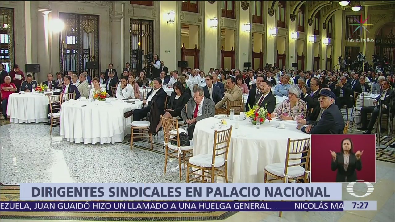 AMLO recibe a líderes sindicales en Palacio Nacional