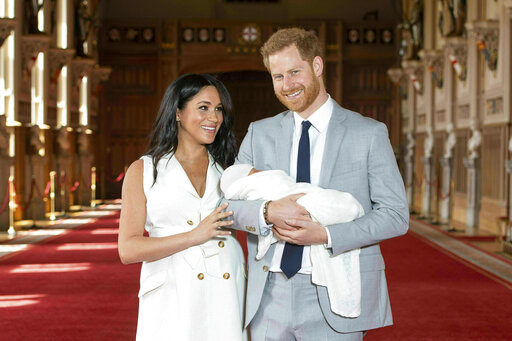 Foto: El príncipe Enrique y su esposa Meghan Markle presentan a su primer hijo ante los medios de comunicación en Reino Unido, 9 mayo 2019