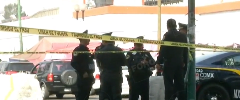 Asesinan a hombre afuera del Metro Pantitlán de la CDMX