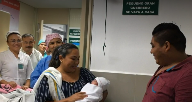 FOTO Bebé que nació de madre en coma sale del hospital, en Yucatán (FOROtv)