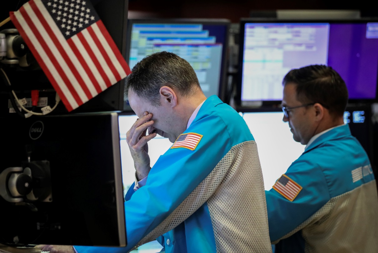 Wall Street cierra en rojo y el Dow Jones pierde 0.87% este miércoles