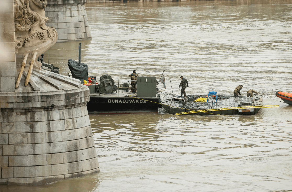 Foto: Búsqueda de desaparecidos en el río Danubio, 30 de mayo de 2019, Hungría 