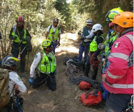 Foto: Equipos de rescate buscan a una mujer extraviada en las faldas del volcán Iztaccíhuatl, el 10 de mayo de 2019 (SSC capitalina)