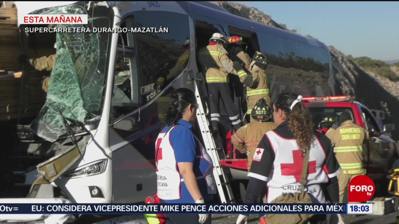 FOTO: Camión de pasajeros impacta tráiler en Durango