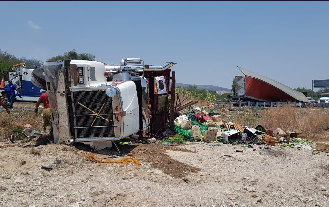 Foto: accidente en carretera Cuacnopalan-Oaxaca, en Tehuacán, Puebla, 1 de mayo 2019. Twitter @NoticiasTribuna