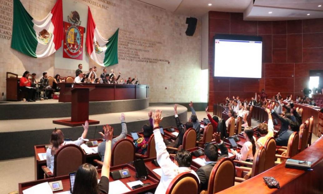 Congresos de Oaxaca y Colima dan luz verde a reforma educativa