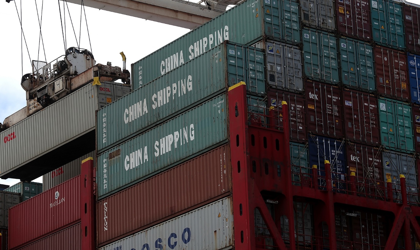 Foto: Se descarga un contenedor de China en el Puerto de Oakland, California, mayo 5 de 2019 (Getty Images)