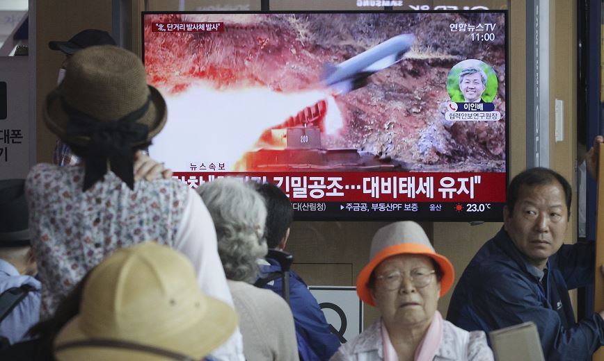 Corea del Norte dispara proyectiles y endurece su mensaje para EU
