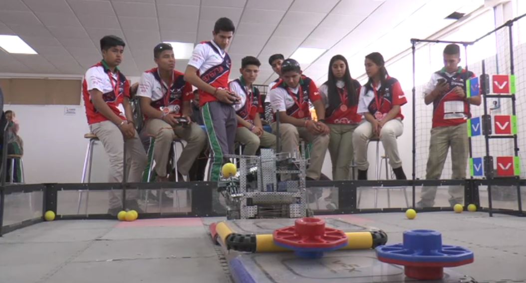 FOTO Estudiantes de Chihuahua ganan campeonato de robótica en EU (Noticieros Televisa)