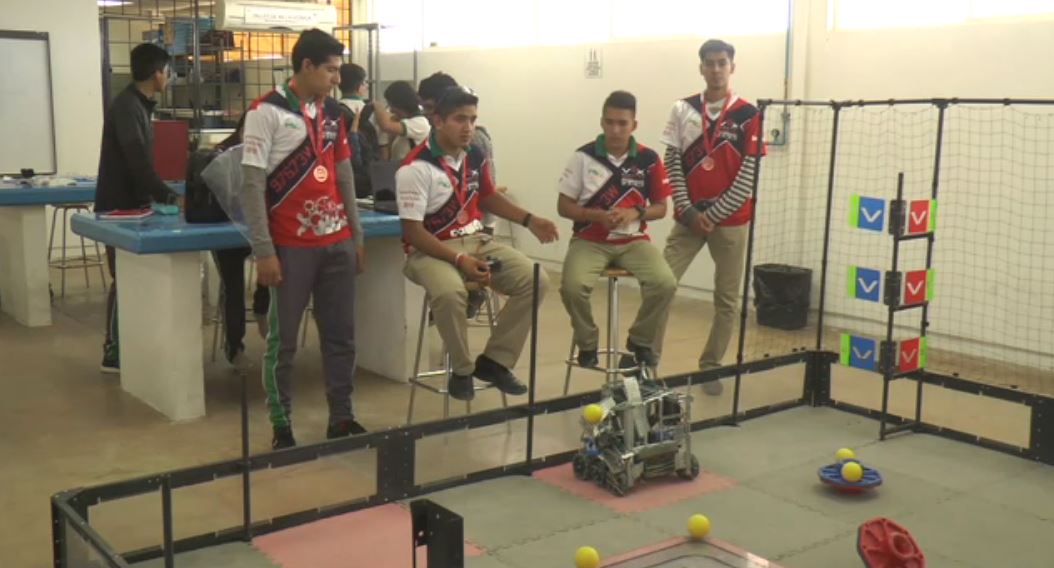 FOTO Estudiantes de Chihuahua ganan campeonato de robótica en EU (Noticieros Televisa)