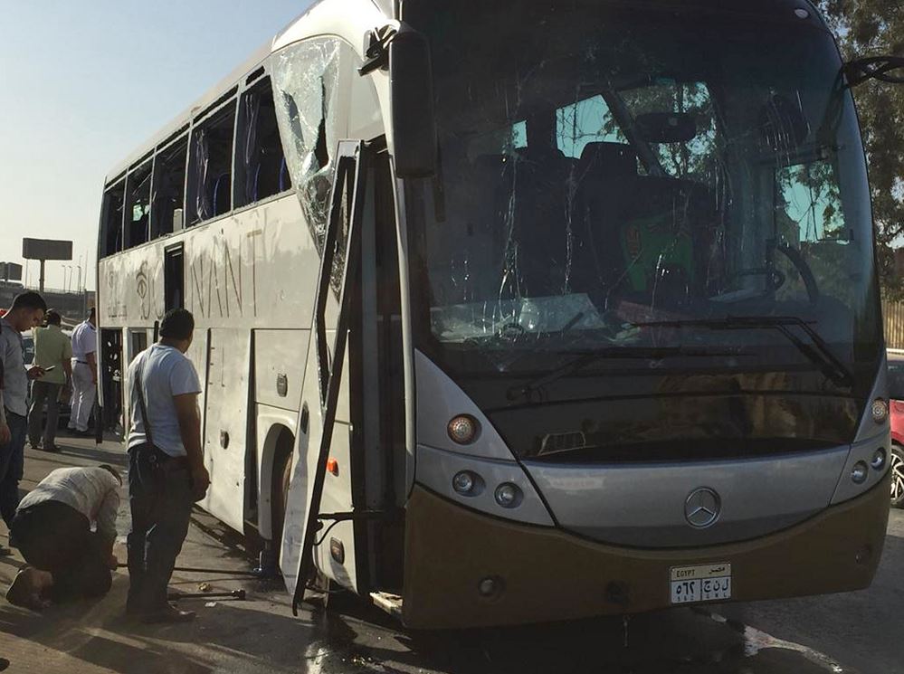 Explosión cerca de autobús turístico deja varios heridos en Egipto